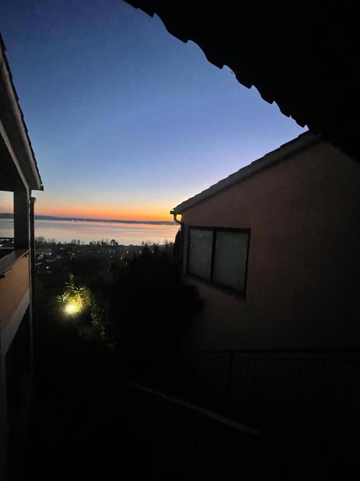 Sguardo sul lago Trevignano Romano Esterno foto